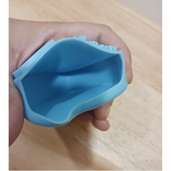 Heart Shaped Beauty Sponge Cleaners In Blue - Picture 4 of 5